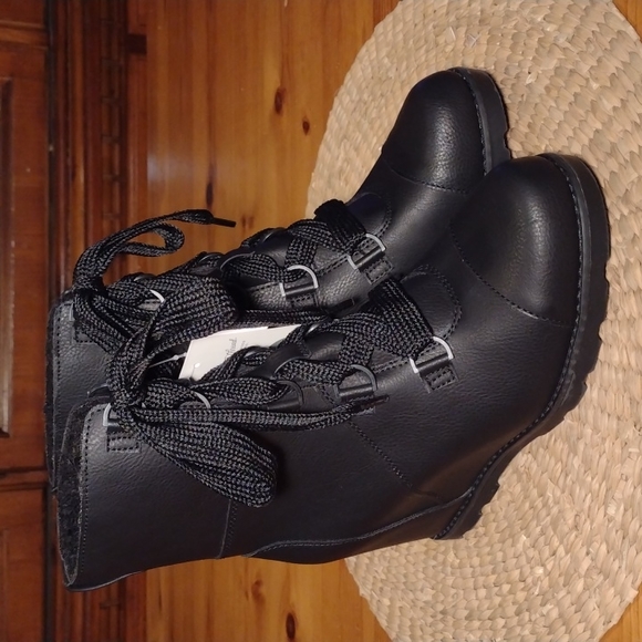 Universal Thread Shoes - UNIVERSAL THREAD "KATHERINE" WATER REPELLENT HIDDEN WEDGE BOOTS SZ 7